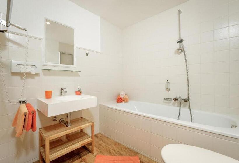 スタンダードトリプルルーム, Pension Edelweiss