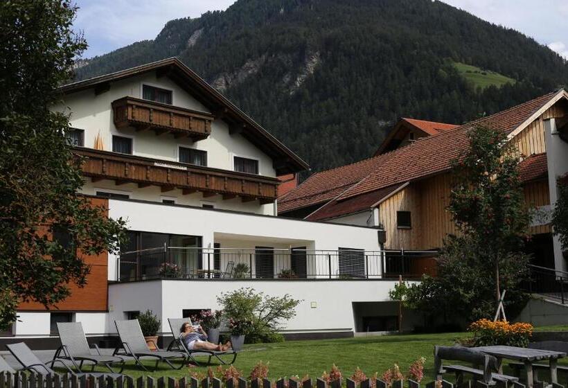 דירת חדר נוף לגינה, Pension Gabl