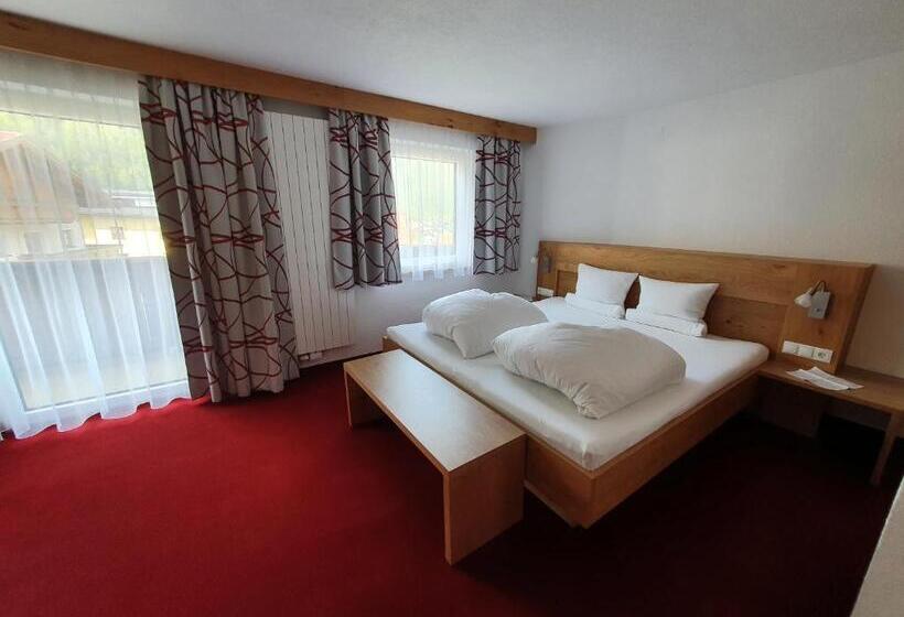 דירת חדר נוף לגינה, Pension Gabl