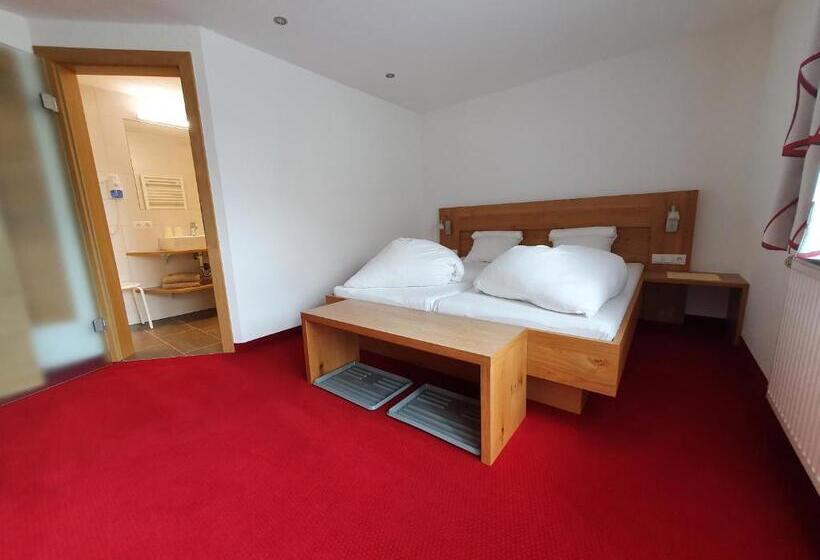 آپارتمان 2 خوابه با بالکن, Pension Gabl