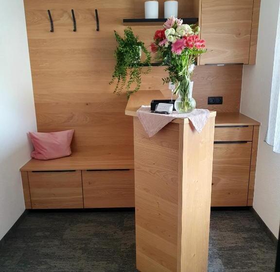 آپارتمان 2 خوابه با بالکن, Pension Gabl