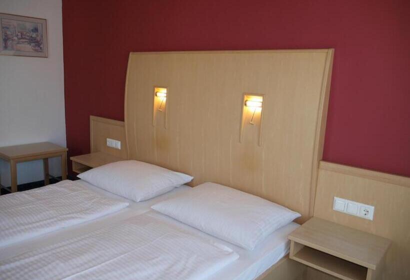 غرفة قياسية, Garni Höchschmied