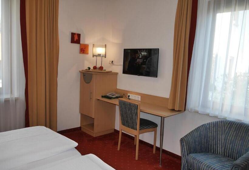 غرفة قياسية, Garni Höchschmied