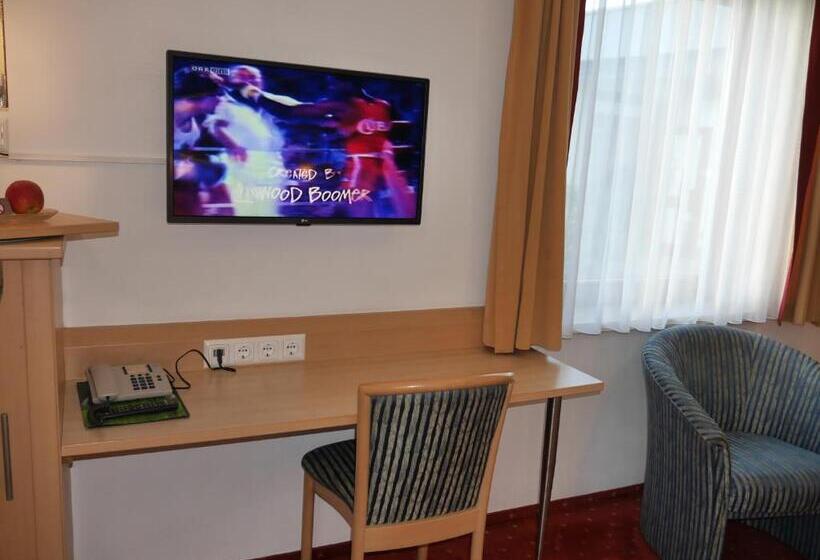 غرفة قياسية, Garni Höchschmied