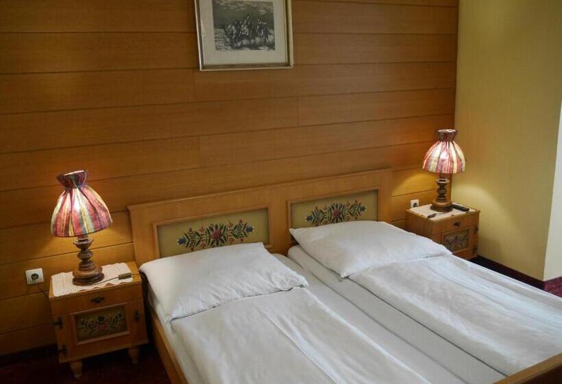 غرفة قياسية, Garni Höchschmied