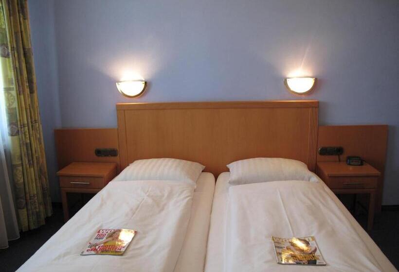 غرفة قياسية, Garni Höchschmied