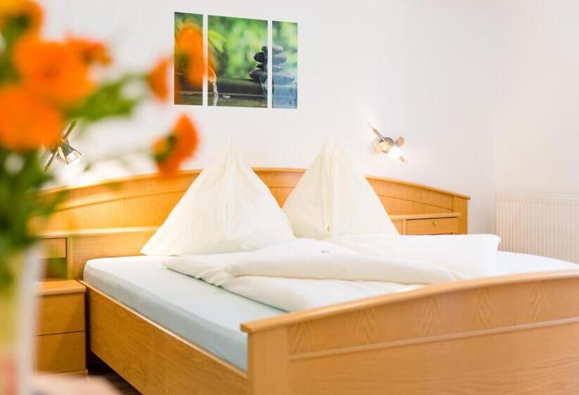 غرفة قياسية مزوَّدة بشُرفة, Gasthof Pension Waldfriede