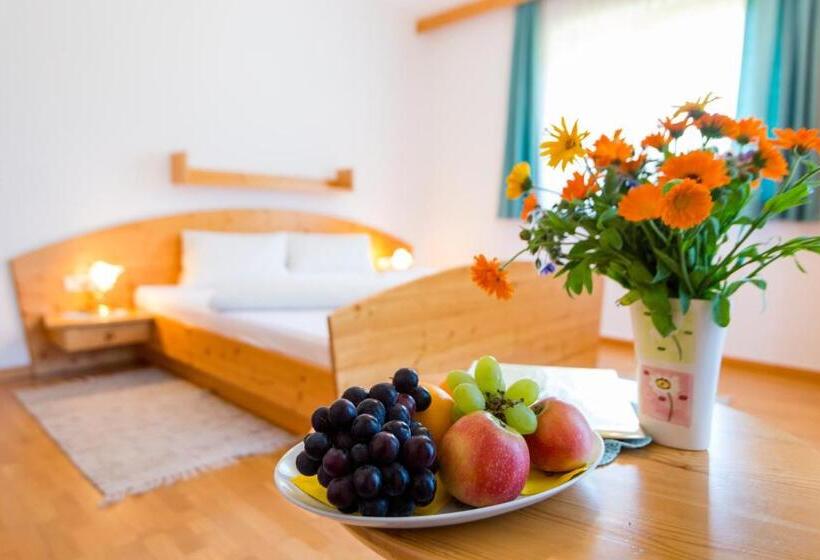 غرفة قياسية مزوَّدة بشُرفة, Gasthof Pension Waldfriede