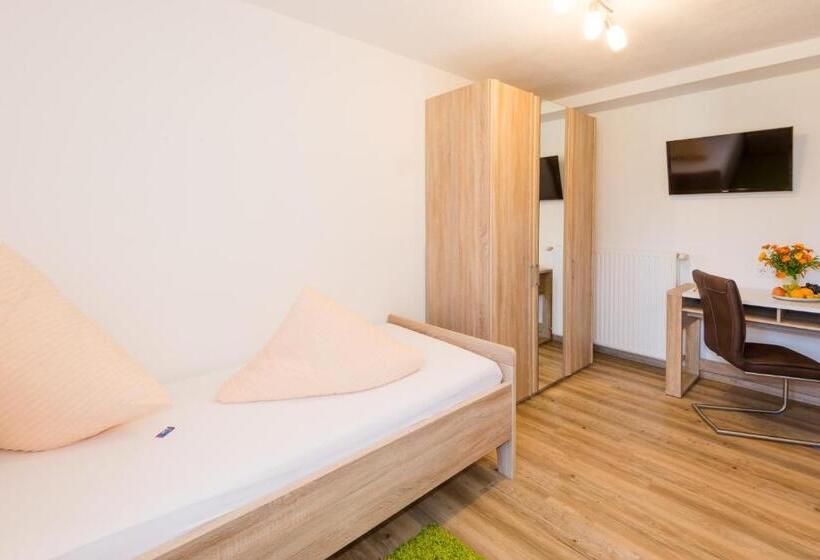 غرفة قياسية فردية مزودة بشُرفة, Gasthof Pension Waldfriede