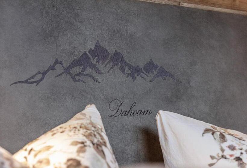 דירת שני חדרים, Hauseggerhof