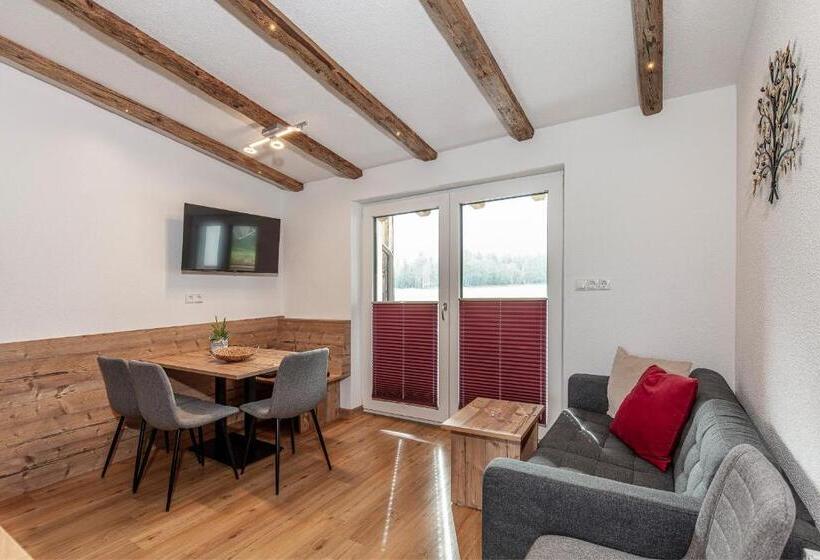 דירת שני חדרים, Hauseggerhof