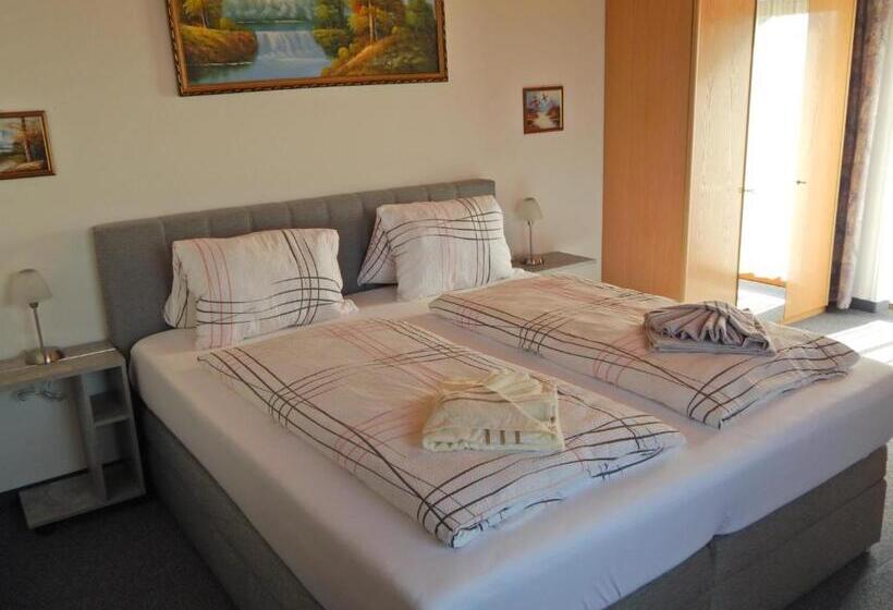 غرفة قياسية مزوَّدة بشُرفة, Pension Ferienwohnung Rotar