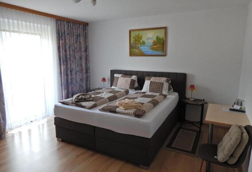 غرفة قياسية مزوَّدة بشُرفة, Pension Ferienwohnung Rotar