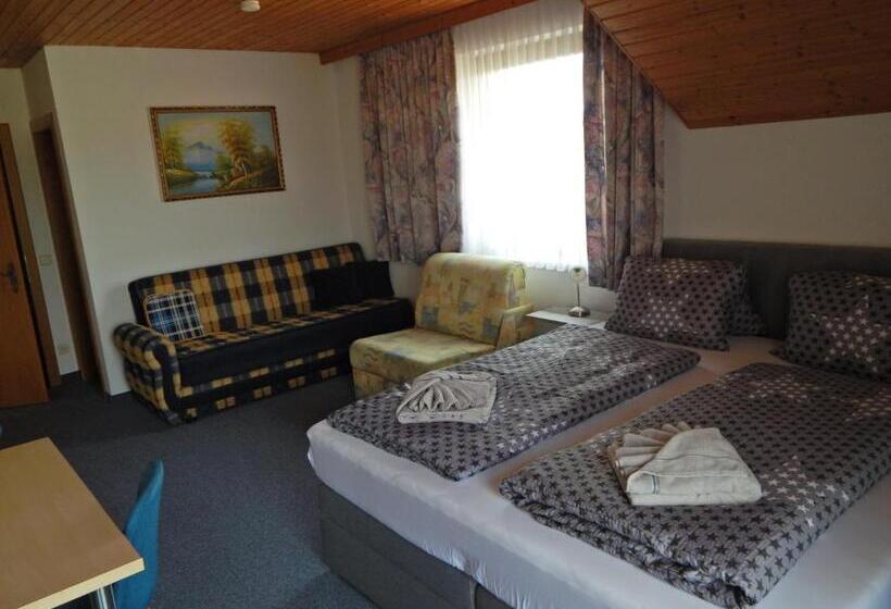 חדר סטנדרט לשלושה עם מרפסת, Pension Ferienwohnung Rotar