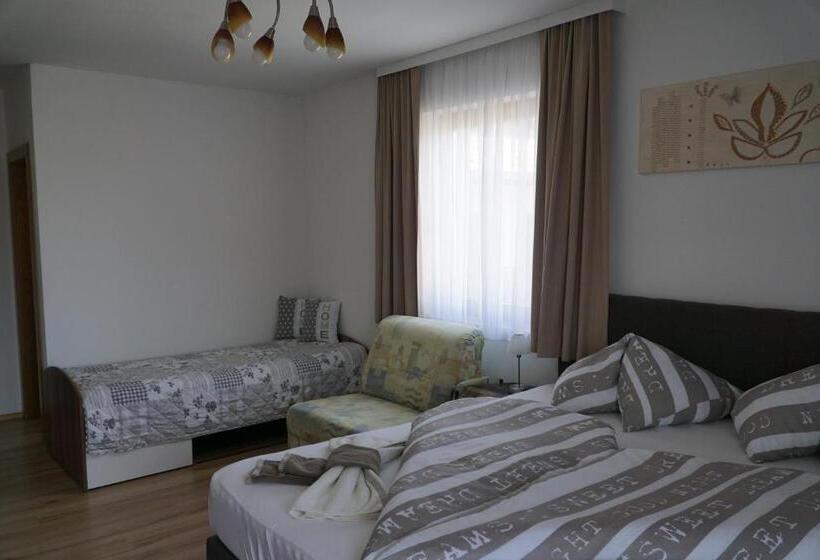 Трехместный Номер Стандарт с Балконом, Pension Ferienwohnung Rotar