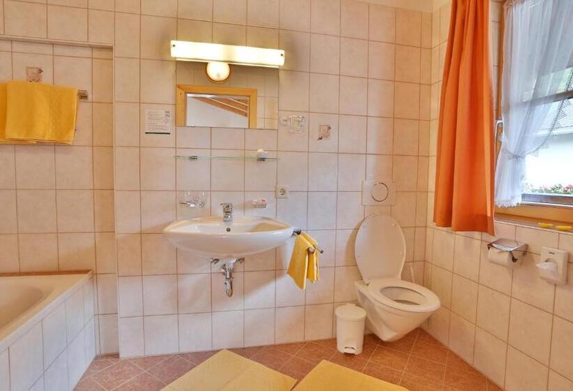 شقة غرفتين نوم مزودة بشُرفة, Rosenhof  Premium Apartments & Erlebnisbauernhof