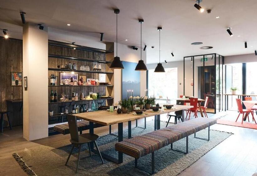 اتاق استاندارد چهار تخته, Schönherr Haus