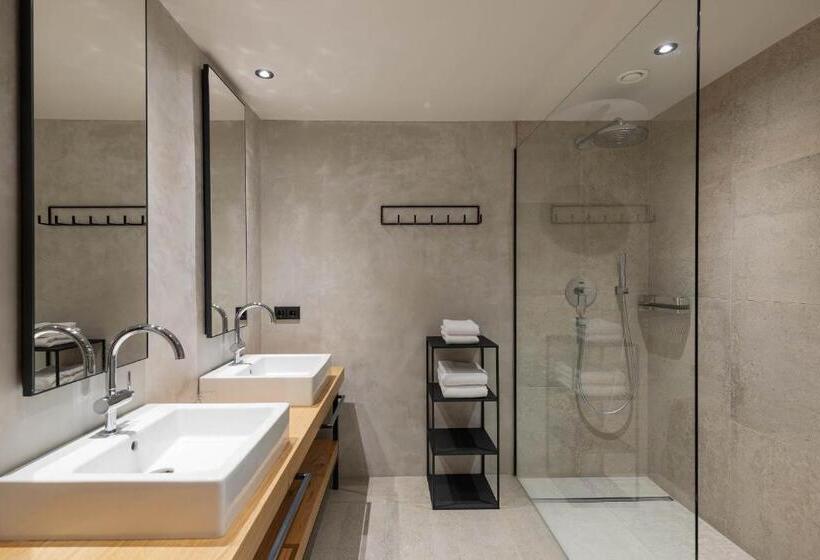 اتاق استاندارد چهار تخته, Schönherr Haus