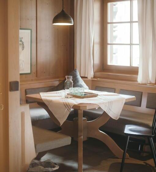 اتاق استاندارد چهار تخته, Schönherr Haus