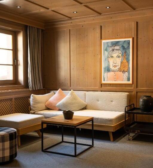 اتاق استاندارد چهار تخته, Schönherr Haus