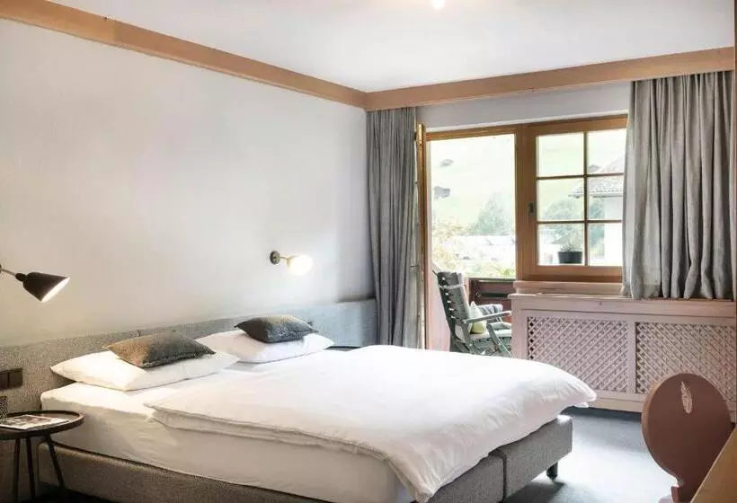 اتاق استاندارد چهار تخته, Schönherr Haus