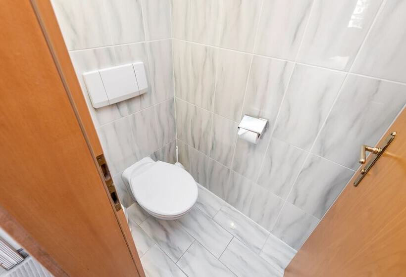 패밀리 룸, Sylvia By Skinetworks