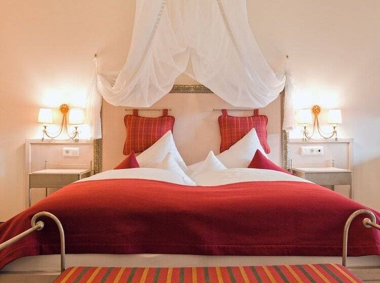 סוויטה, Truyenhof