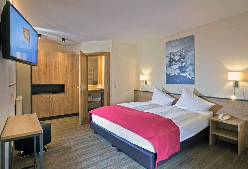 סוויטת ג'וניור, Truyenhof