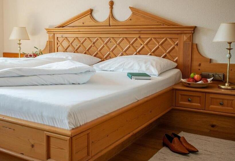 Номер Superior, Zur Post