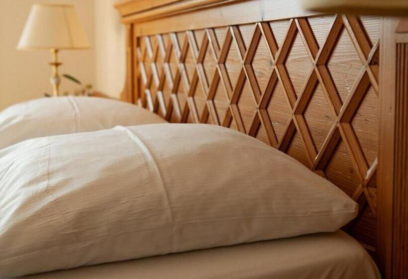 Номер Superior, Zur Post