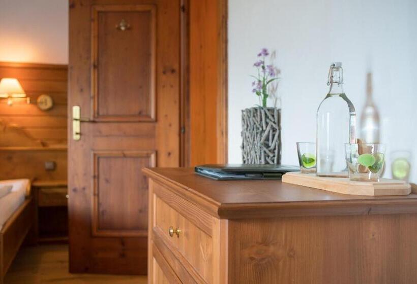 Номер Комфорт, Zur Post