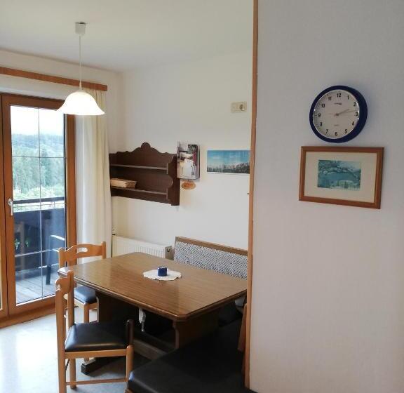 דירה בת חדר שינה 1 עם מרפסת, Oberstockinghof