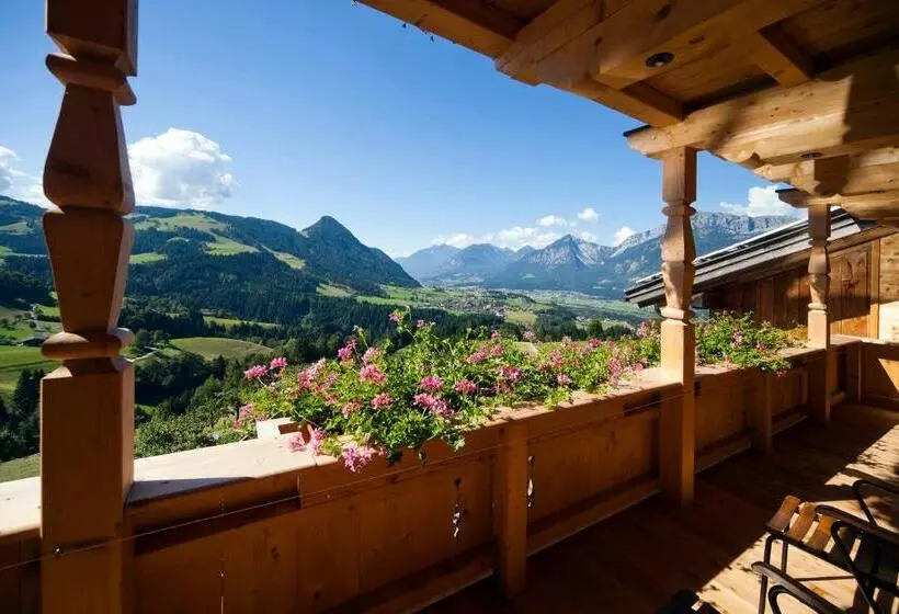 Deluxe Kolmen Hengen Huone, & Alpengasthof Pinzgerhof