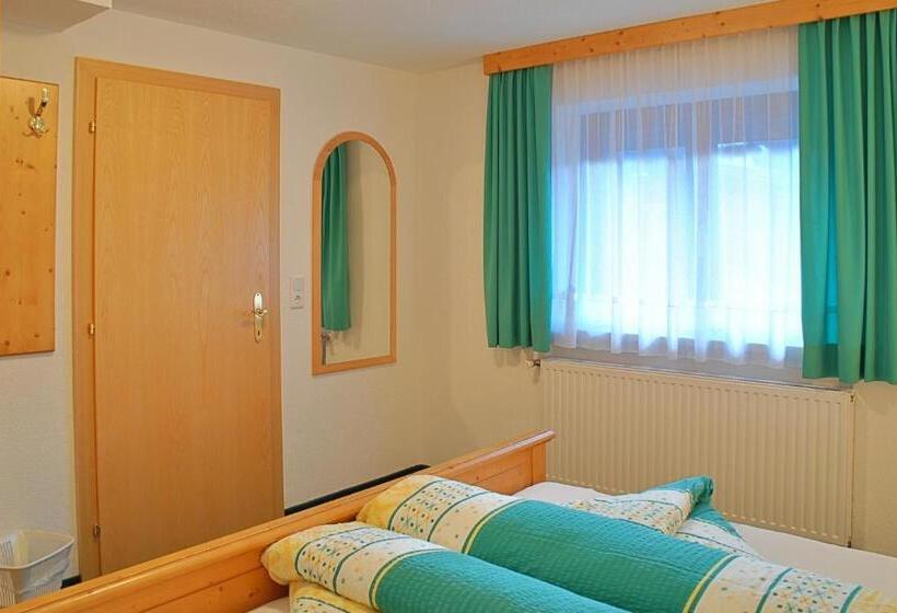 شقة غرفتين, Gästehaus Resi