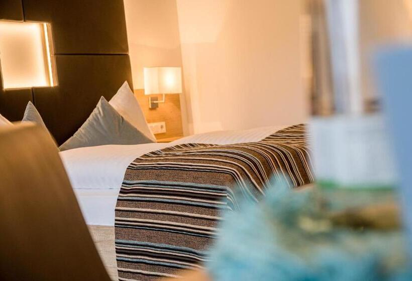 اتاق خانوادگی, Seehotel Das Jo