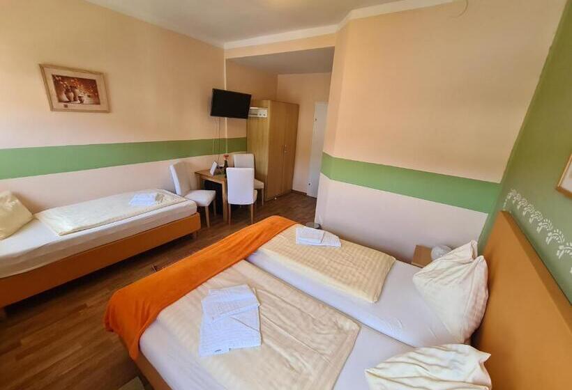 חדר סטנדרט לשלושה, Pension Göschlberger