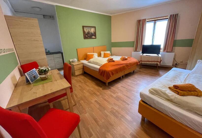 חדר קלאסי לשלושה, Pension Göschlberger