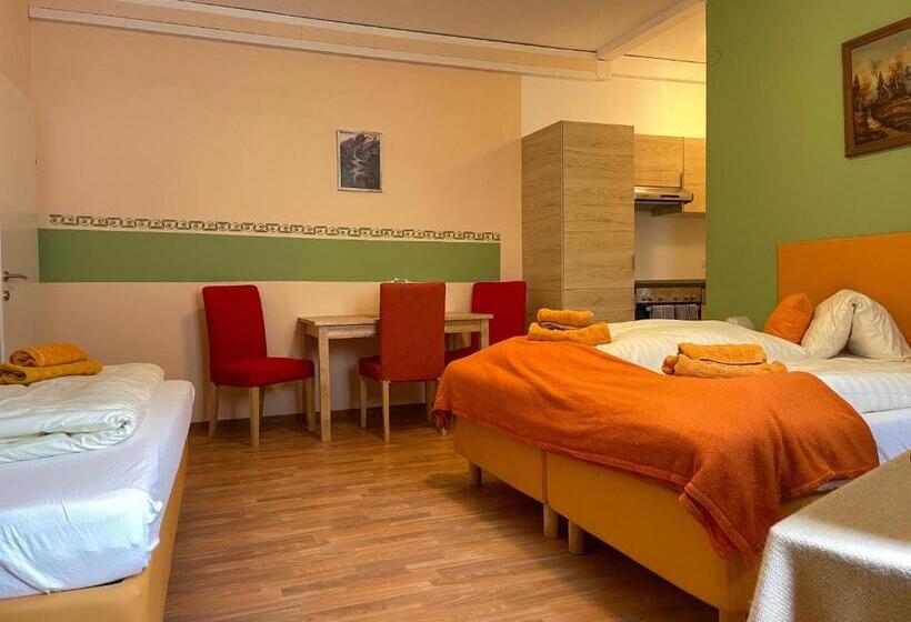 חדר קלאסי לשלושה, Pension Göschlberger