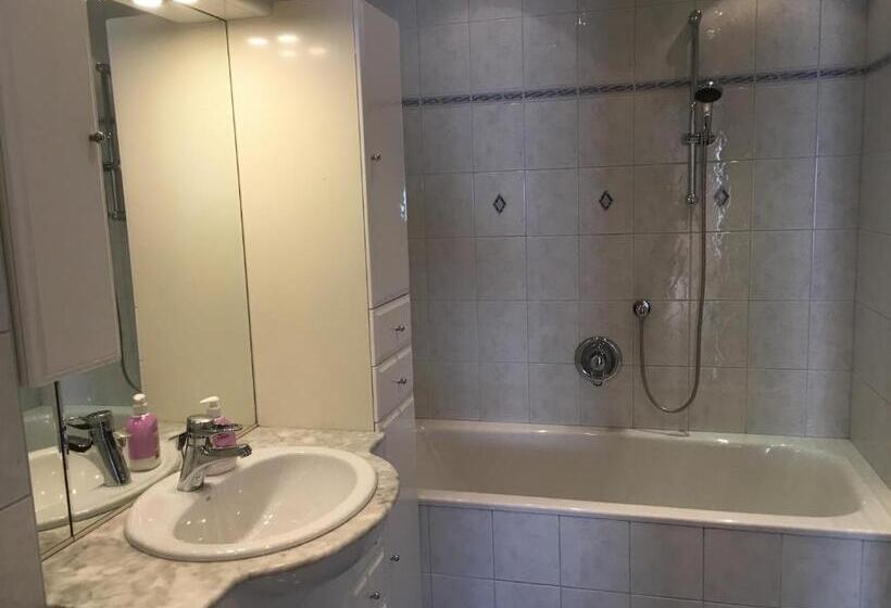 スタンダードスタジオ, Pension Schlossberg