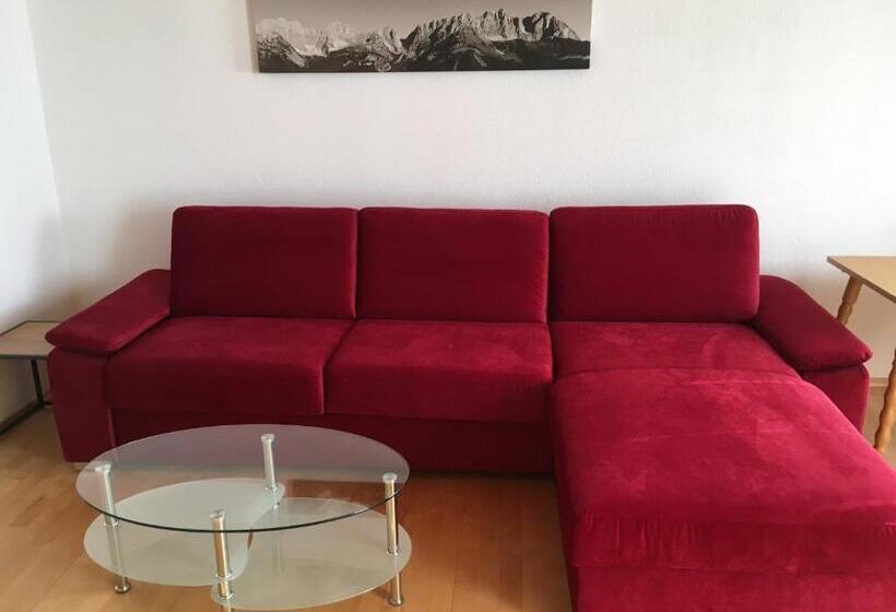 スタンダードスタジオ, Pension Schlossberg