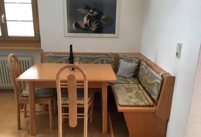 スタンダードスタジオ, Pension Schlossberg