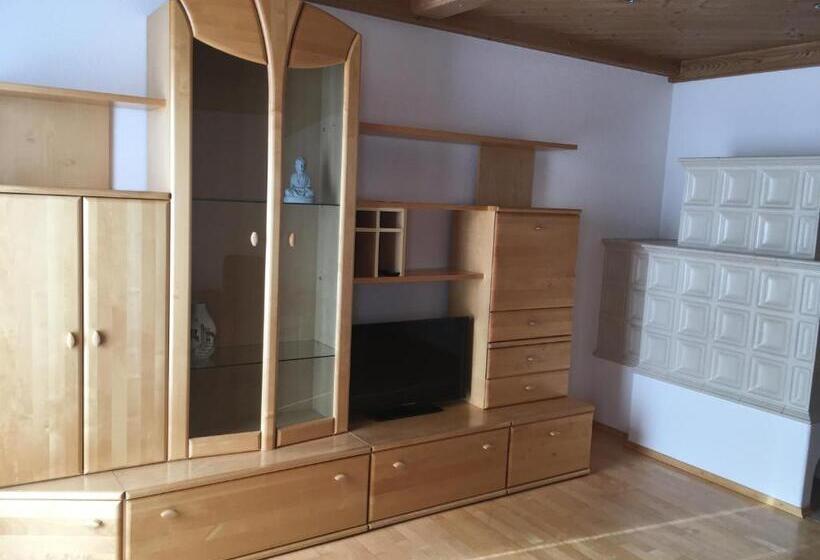 スタンダードスタジオ, Pension Schlossberg