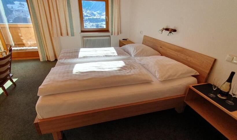 バルコニー付きスタンダードルーム, Pension Schlossberg