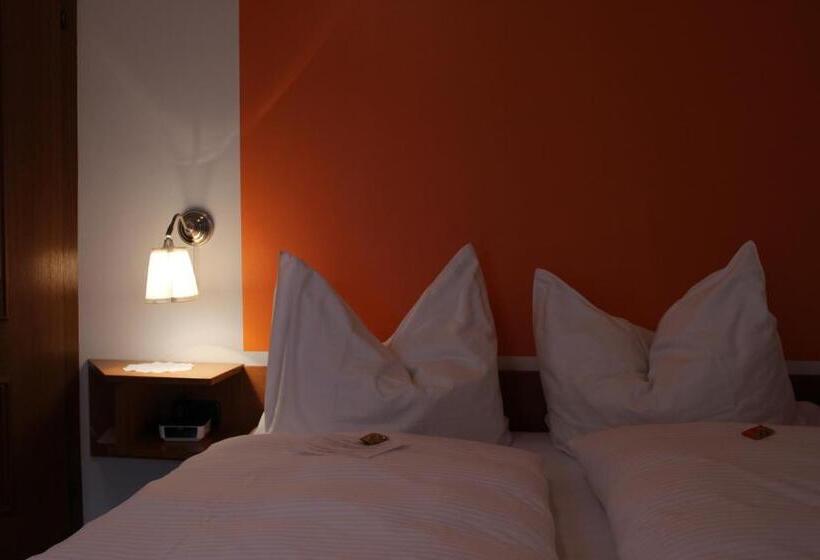 חדר בסיסי, Pension Wolfgangsee