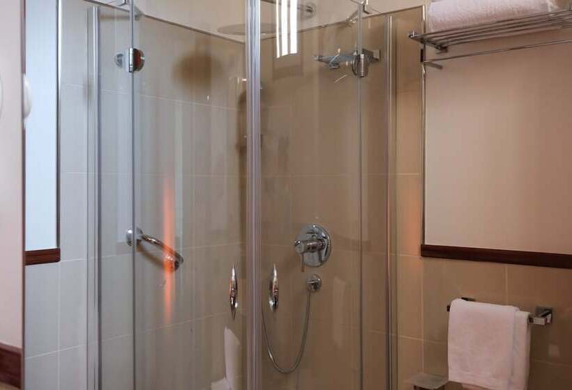 스탠다드 트리플 룸, Bellevue Hotel & Resort