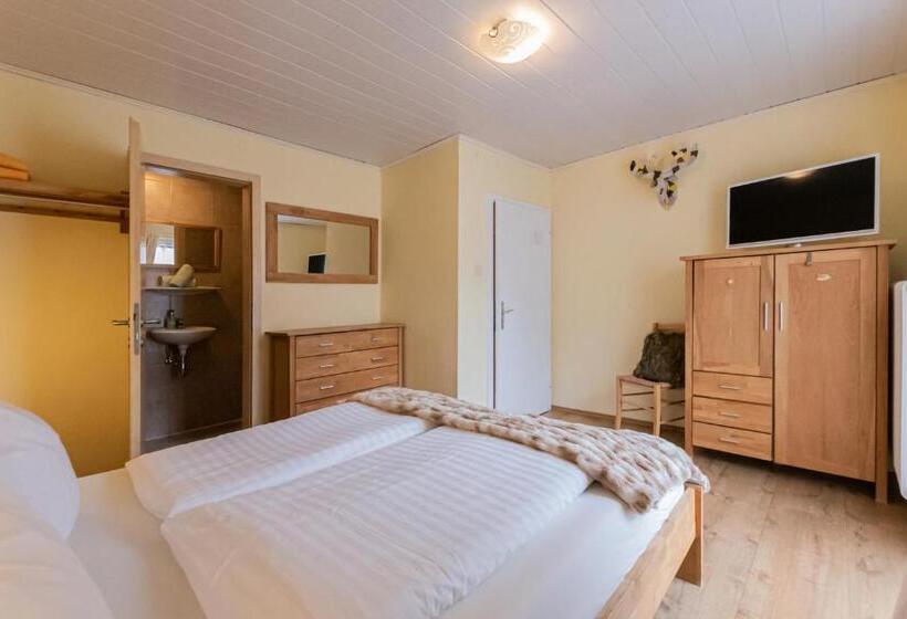 Номер Стандарт с Балконом, Chalet Charlotte