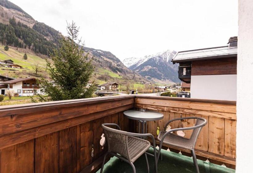 Номер Стандарт с Балконом, Chalet Charlotte