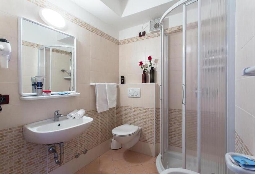 חדר סטנדרט לשלושה, Club Hotel Zodiaco