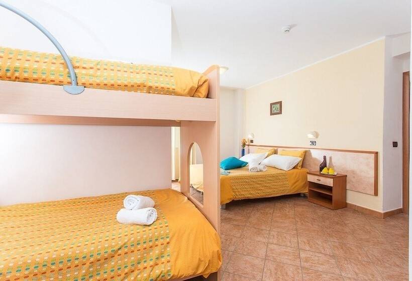 חדר סטנדרט לארבעה, Club Hotel Zodiaco