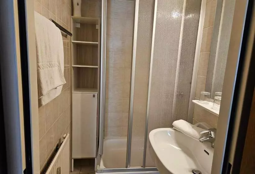スタンダードトリプルルーム, Gasthof Pension Alt Kirchheim
